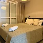 West-facing Penthouse Roof Terrace Overlooking Pool Walk To Tennis And Golf Διαμέρισμα *