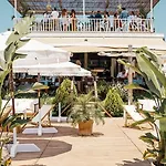 West-facing Penthouse Roof Terrace Overlooking Pool Walk To Tennis And Golf *