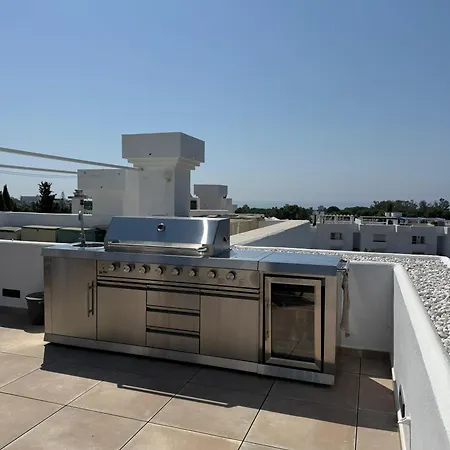 דירה West-facing Penthouse Roof Terrace Overlooking Pool Walk To Tennis And Golf In Benavista *