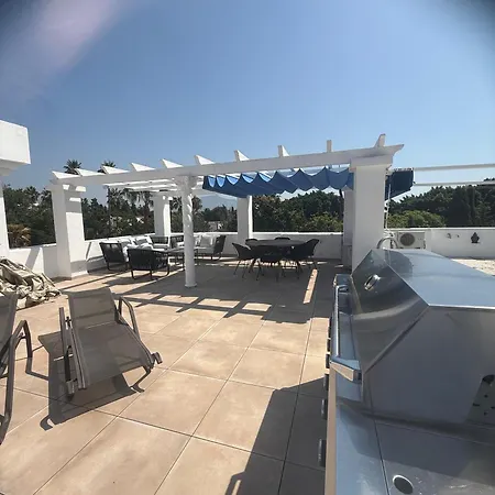 West-facing Penthouse Roof Terrace Overlooking Pool Walk To Tennis And Golf Εστεπόνα